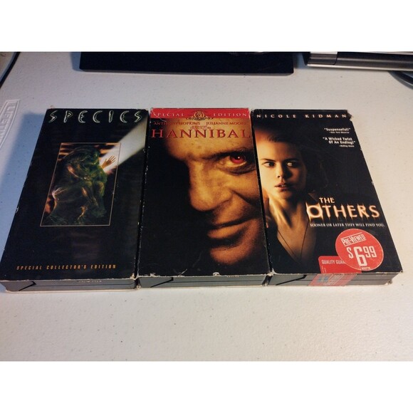 Horror Movie VHS Lot of 3 - Species, Hannibal, The Others - Picture 1 of 6